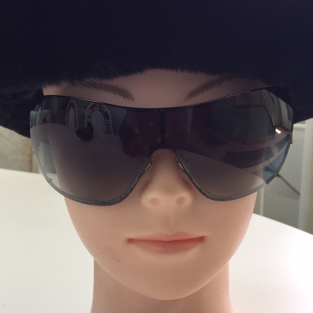 Versace Sunglasses - Picture 2 of 8